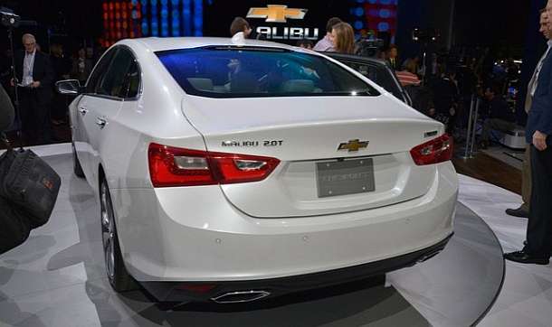 2016 Chevrolet Malibu rear view 3