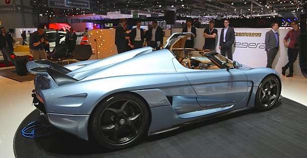 2016 Koenigsegg Regera side view 4