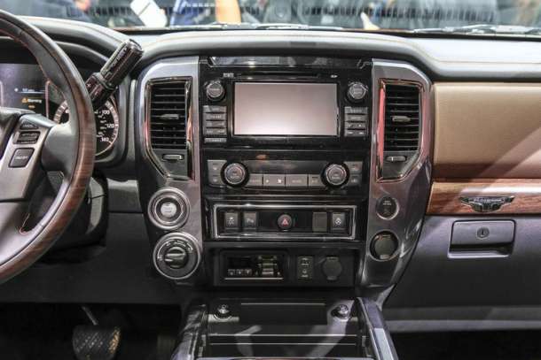 2016 Nissan Titan interior