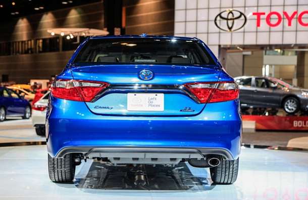 2016 Toyota Camry Special Edition rear 3