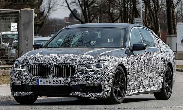 2017 BMW 5-series  front
