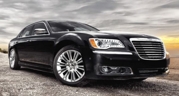 2017 Chrysler 300 front view