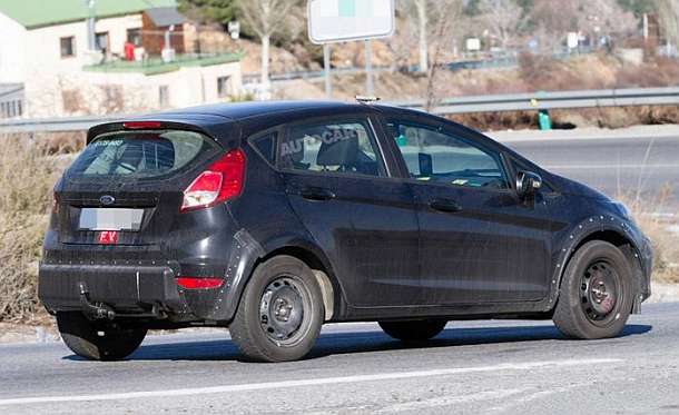 2017 Ford Fiesta RS side view 2