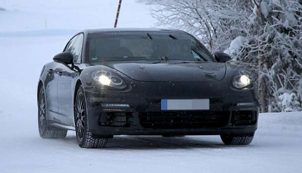 2017 Porsche Panamera front view 3